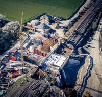 Vogelperspektive auf eine Baustelle für eine Tierunterführung.