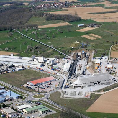 Ein Blick auf die Baustelleneinrichtungsfläche am Südeingang des Katzenbergtunnels.