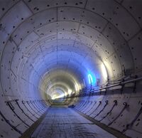 Blick durch einen Tunnel.