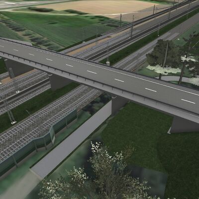 Eine Autobrücke führt über eine sechsgleisige Bahnstrecke.
