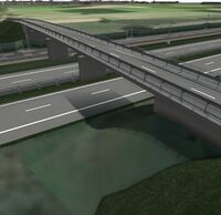 Eine Autobrücke führt über Gleise und eine Autobahn.