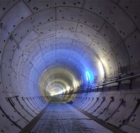 Blick durch einen Tunnel.