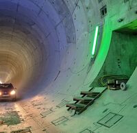 Blick in den Rohbau eines Tunnels.