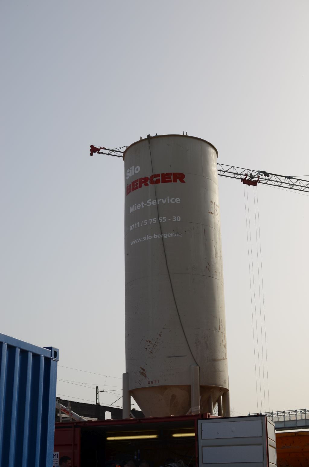 Ein Silo mit Wasser-Zement-Gemisch.