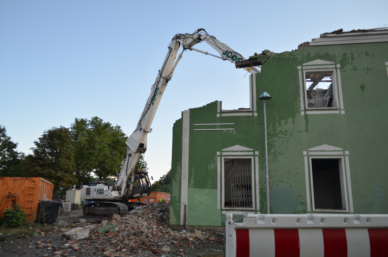 Die Bahn hatte den Bau bereits Anfang Juli entkernt. (Foto: Motivforpress/Nick Kauz)