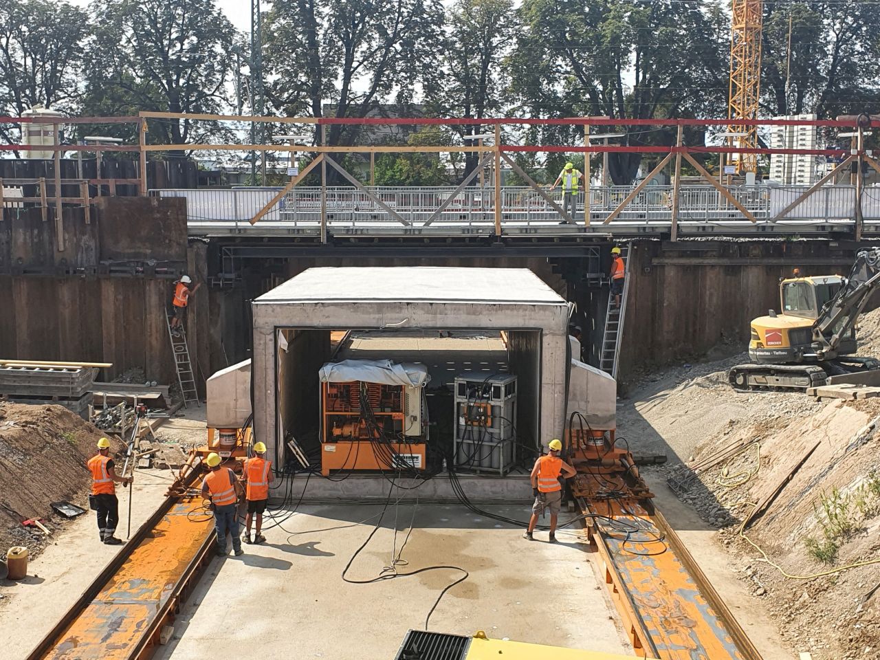 Über Verschubbahnen gelangt der erste Teil der Unterführung unter die Rheintalbahn. (Foto: BauIn GmbH/Andre Kujer)