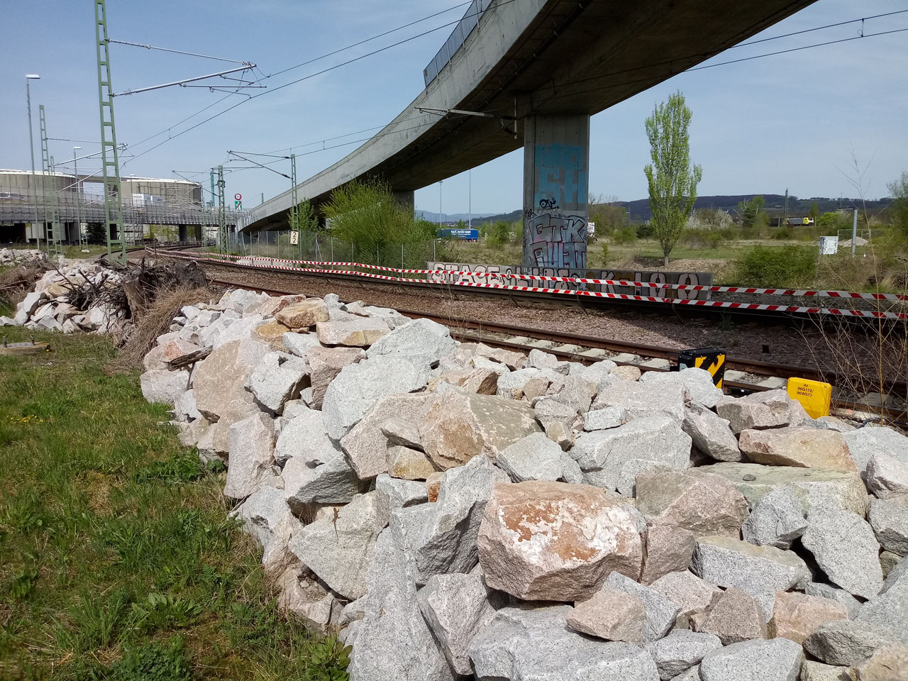 Die Ausgleichsmaßnahmen ziehen sich entlang der Bahnanlagen. Lebensräume werden miteinander vernetzt. (Foto: DB AG/Oliver Toth)