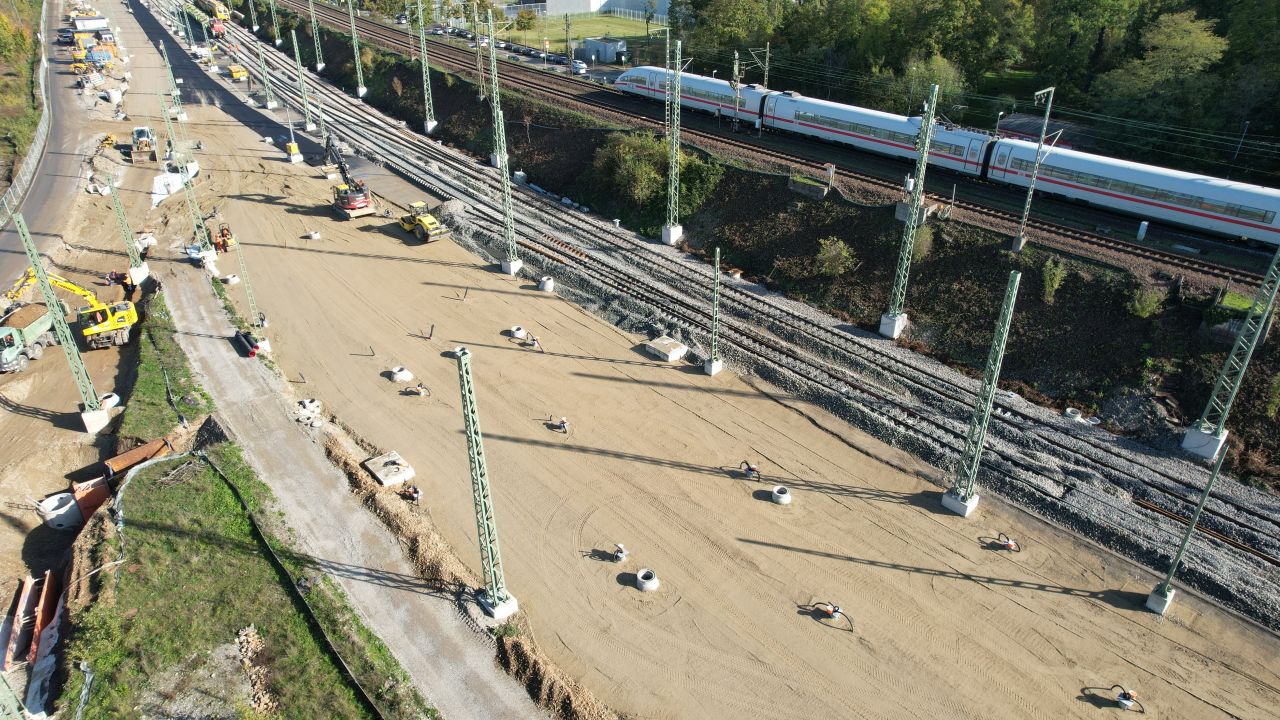 Der Blick auf die Baustelle der Gleisgruppe F.