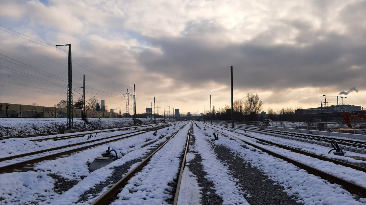 Im winterlichen Basel sind alle sechs Gleise verlegt. (Foto: Deutsche Bahn AG/Lucija Jukic)