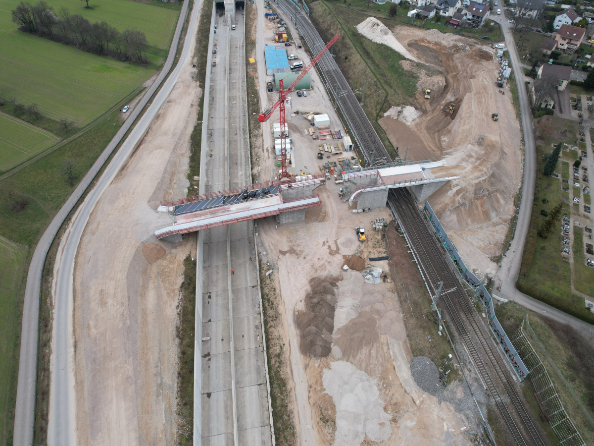Die Brücke verbindet die Hans-Thoma-Straße mit Wirtschaftswegen westlich des Tunnels. (Foto: DB E&C/Felix Huber)