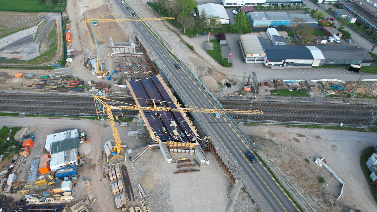 Mai 2023: Die Schalungen an der Brücke SÜ B 378 werden vor Ort hergestellt. (Foto: Jürgen Schmidt)