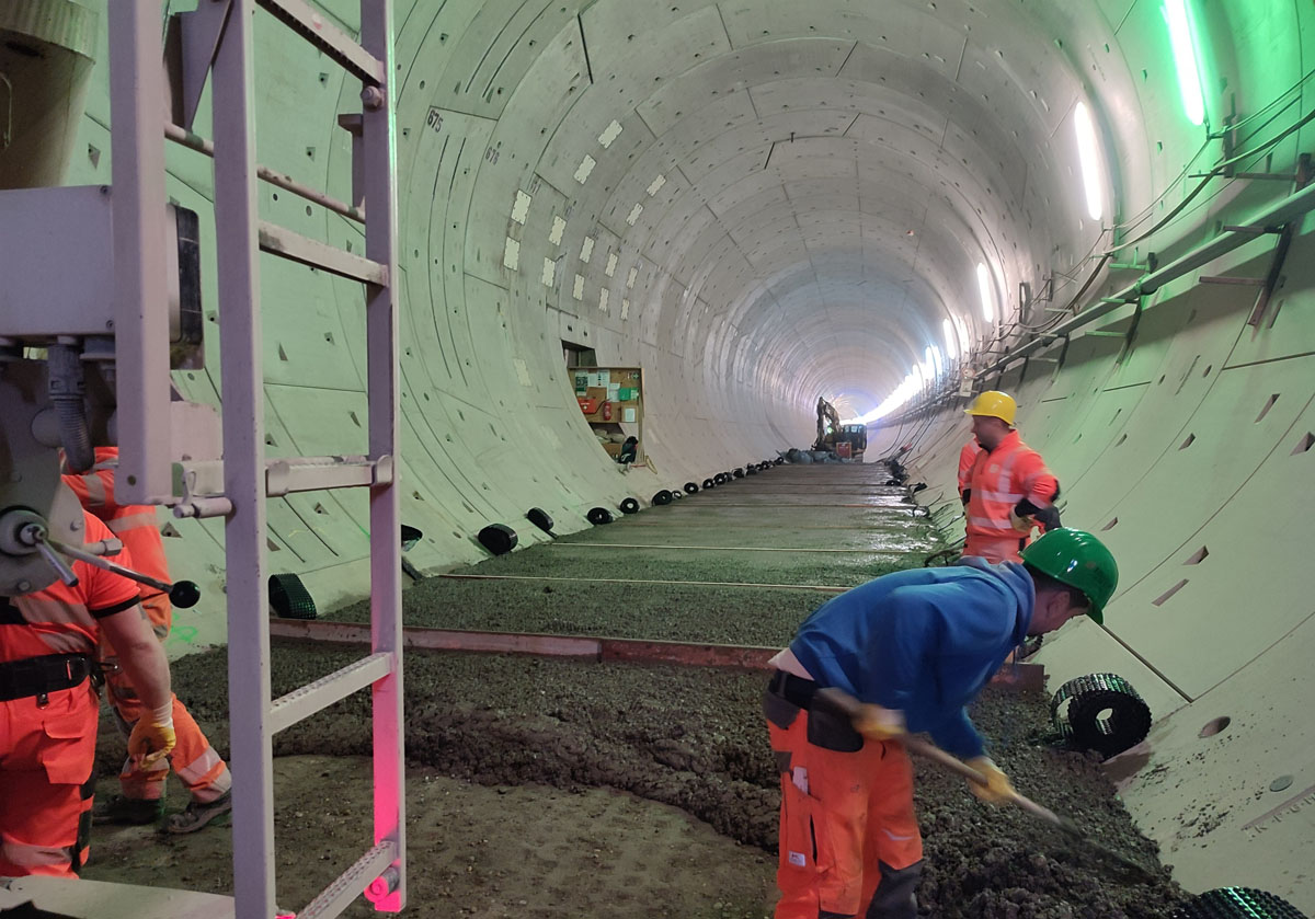 Vier Lagen Sohlbeton schichtet die Bahn auf, damit sie die gewünschte Höhe von einem Meter erreicht. (Foto: Bauüberwachung/Lara Stürm)