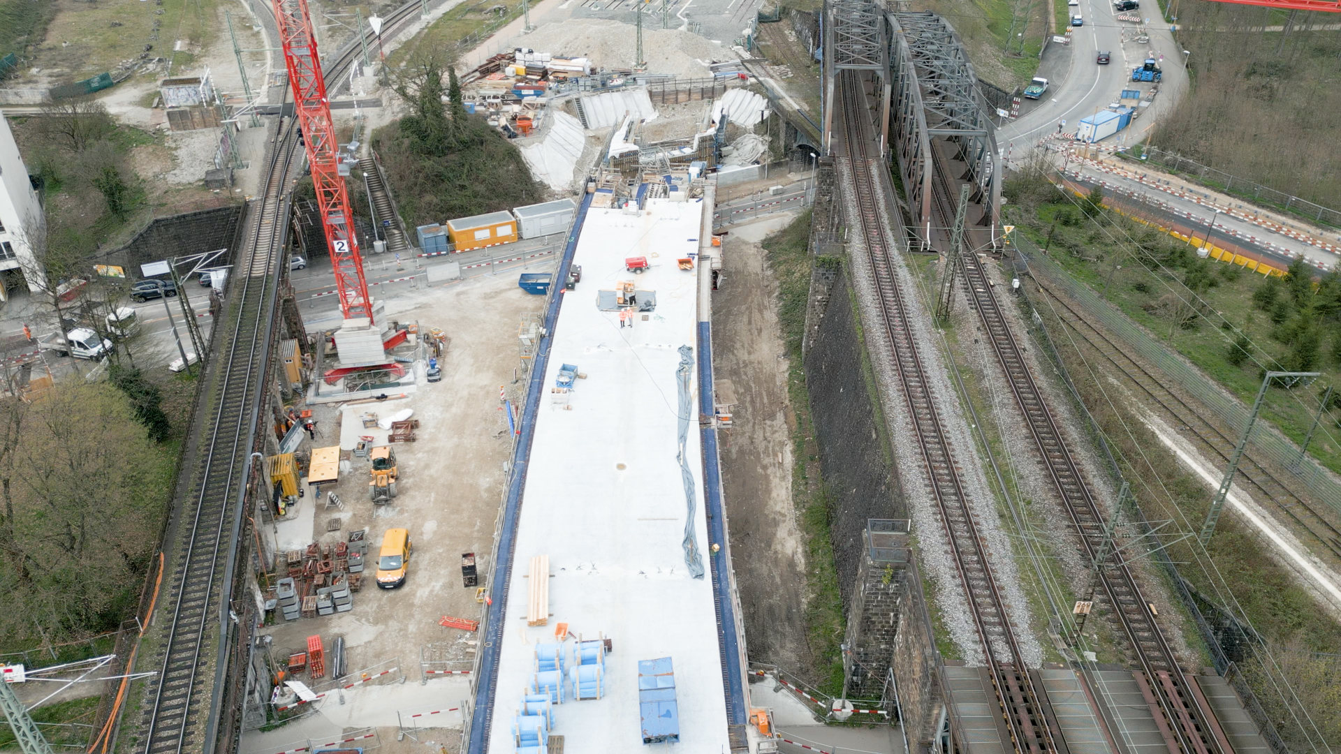 Drohnenaufnahme der betonierten Brücke Wiesekorridor